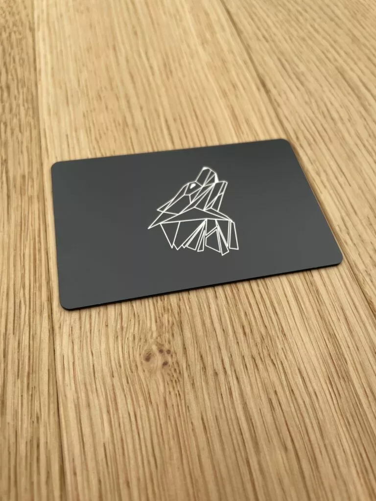 carte de visite vkard métale silver avec un logo gravé